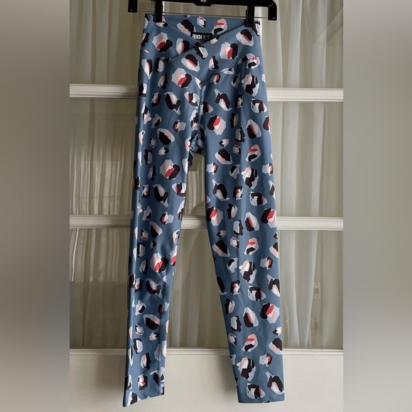 Beach Riot Cara Legging In Multi Spot - Picture 4 of 13